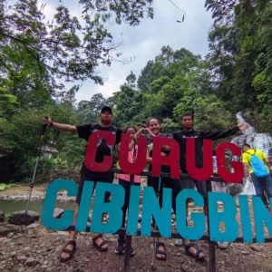photo peserta depan logo curug cibingbin