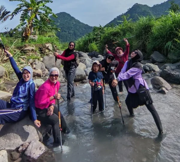 Photo di sungai sebelum curug bidadari