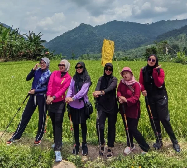 photo perjalanan menuju curug bidadari