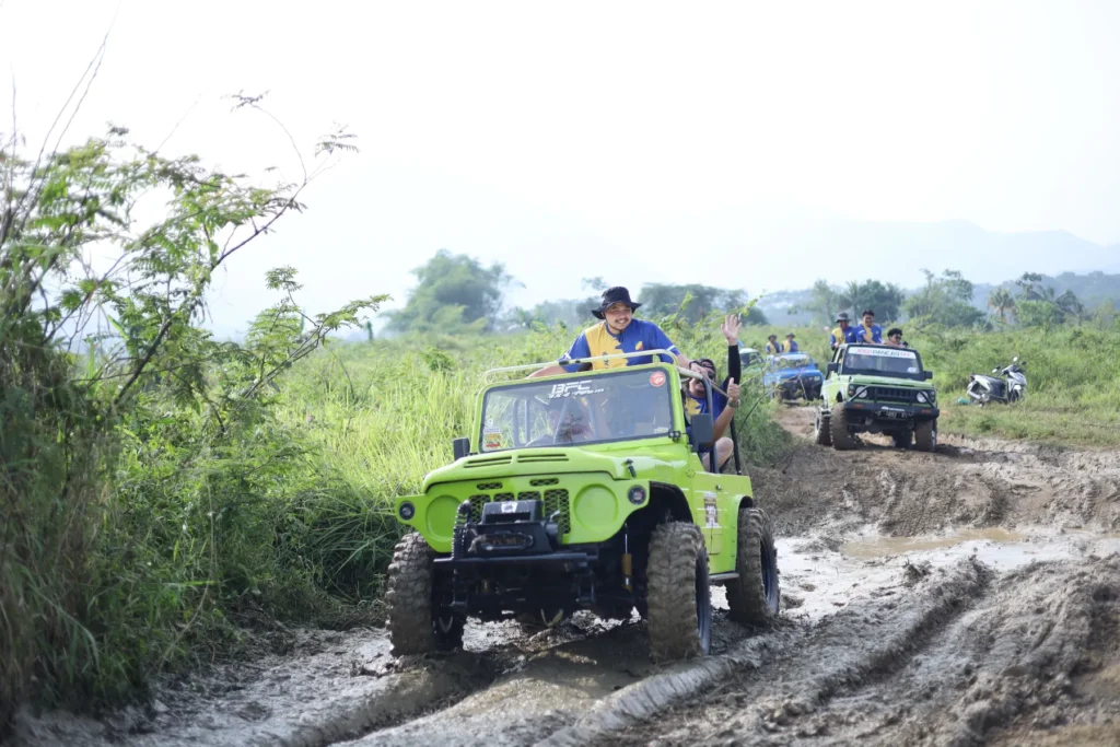 Dokumentasi offroad melewati tanah lumpur