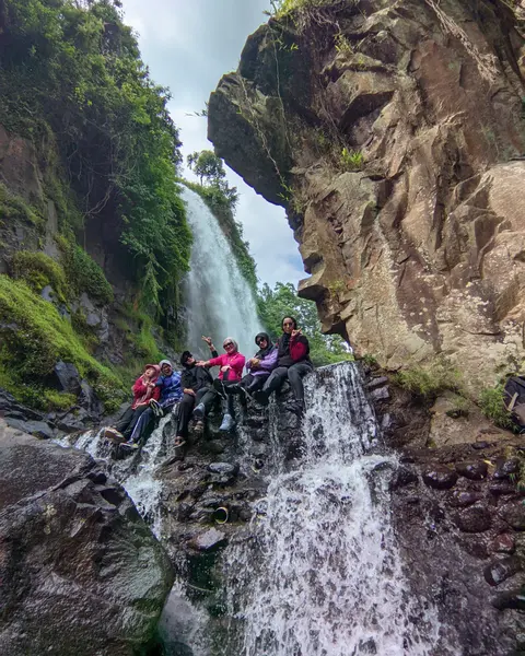 Photo peserta di Air terjun