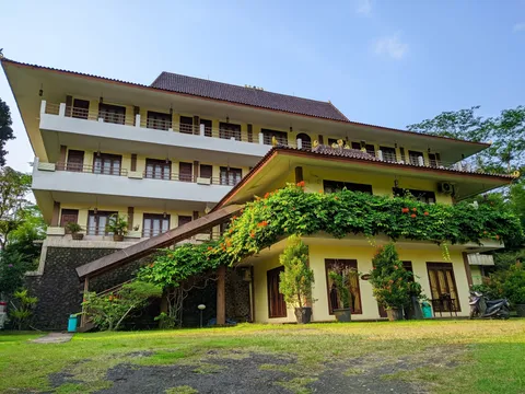 Panjang Jiwo Resort